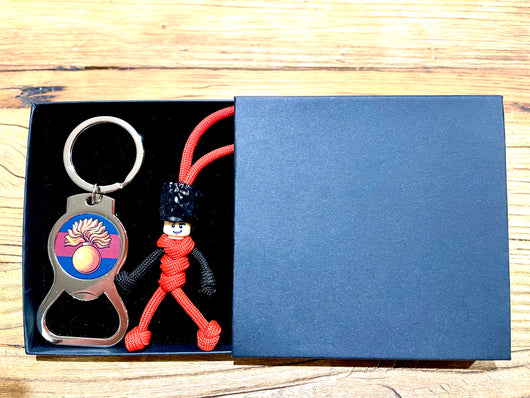 NEW Military Gift Set | Grenadier Badge | Red & Black | Bearskin Hat |  Bottle Opener KeyRing in Black Gift Box