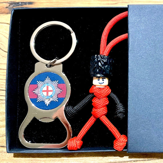 NEW Military Gift Set | Coldstream Guards Badge | Red & Black | Bearskin Hat |  Bottle Opener KeyRing in Black Gift Box